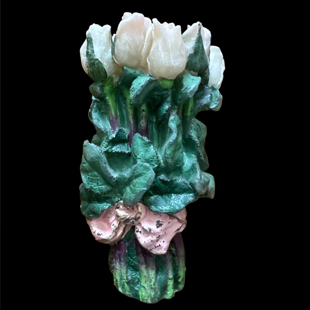 Vintage Halls Candle Decor Rose Bouquet. Rose Bouquet Candle with White Roses